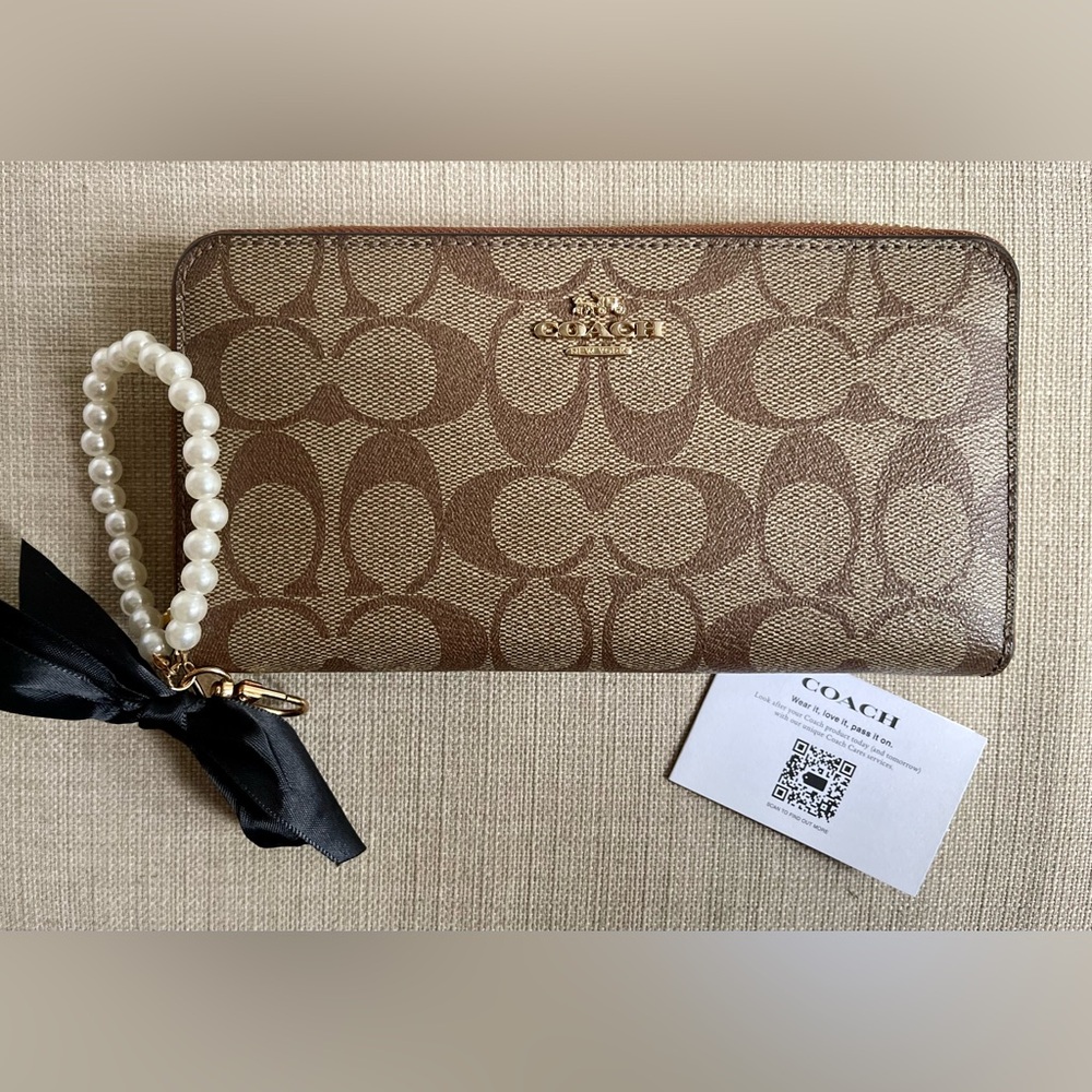 Coach NWOT Tan and Brown Signature Zip Wallet with pearl detachable wrist strap! - Picture 9 of 11